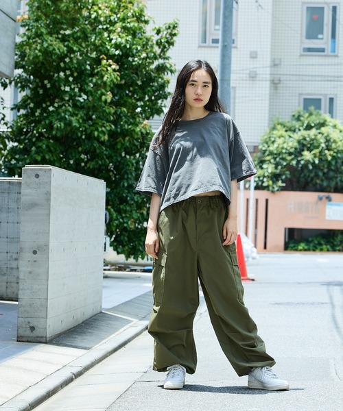 GILDAN(ギルダン)の「ピグメントダイカットオフTシャツ クロップドTシャツ 半袖Tシャツ(Tシャツ/カットソー・レディース・ブラウン/ブラック/ベージュ・FREE)」の16枚目の写真