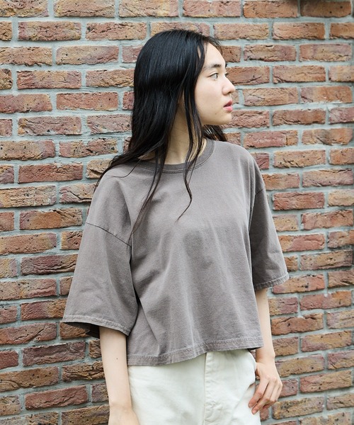 GILDAN(ギルダン)の「ピグメントダイカットオフTシャツ クロップドTシャツ 半袖Tシャツ(Tシャツ/カットソー・レディース・ブラウン/ブラック/ベージュ・FREE)」の19枚目の写真