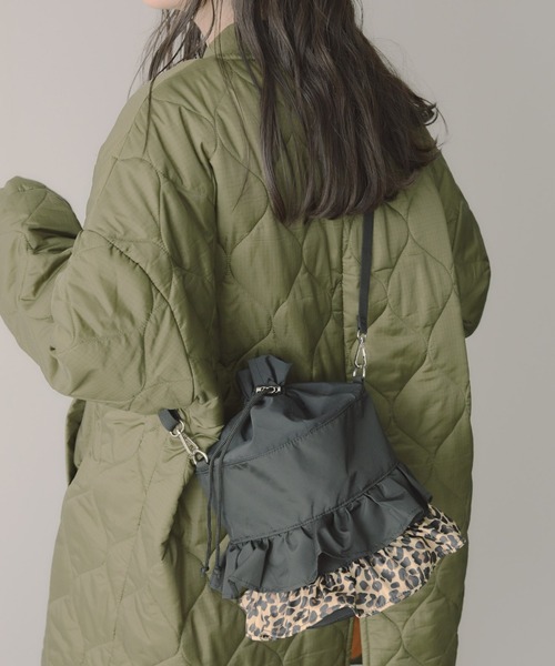 saloon(サルーン)の「SALOON(サルーン)/《再入荷》フリルショルダー マチあり(ショルダーバッグ・レディース・ブラック系その他/カーキ/ブラック/ゴールド/シルバー/ブラック系その他2/ベージュ・FREE)」の8枚目の写真