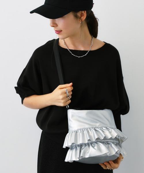 saloon(サルーン)の「SALOON(サルーン)/《再入荷》フリルショルダー マチあり(ショルダーバッグ・レディース・ブラック系その他/カーキ/ブラック/ゴールド/シルバー/ブラック系その他2/ベージュ・FREE)」の12枚目の写真