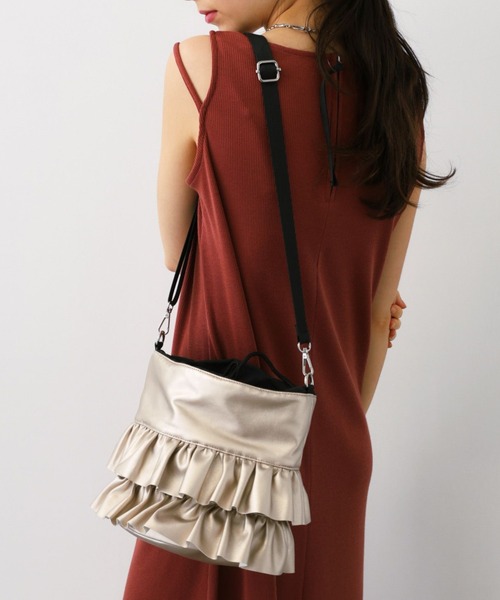 saloon(サルーン)の「SALOON(サルーン)/《再入荷》フリルショルダー マチあり(ショルダーバッグ・レディース・ブラック系その他/カーキ/ブラック/ゴールド/シルバー/ブラック系その他2/ベージュ・FREE)」の17枚目の写真