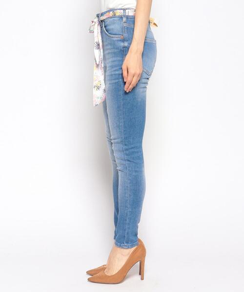 SCOTCH&SODA(スコッチアンドソーダ)の「【SCOTCH & SODA】スカーフベルト付きスキニーデニムパンツ(デニムパンツ・レディース・スカイブルー・2)」の3枚目の写真