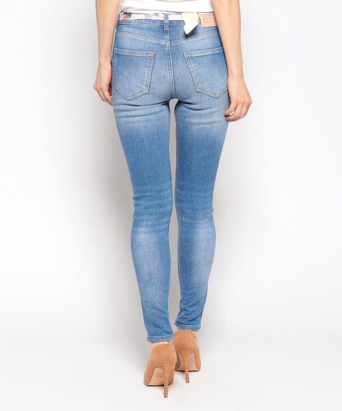 SCOTCH&SODA(スコッチアンドソーダ)の「【SCOTCH & SODA】スカーフベルト付きスキニーデニムパンツ(デニムパンツ・レディース・スカイブルー・2)」の4枚目の写真