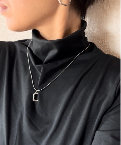 Ritzy(リッツィー)の「ロング丈 ハイネックワンピース(ワンピース・レディース・グレー/ブラック・L/M)」の4枚目の写真