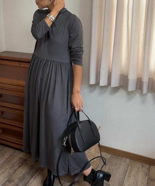 Ritzy(リッツィー)の「ロング丈 ハイネックワンピース(ワンピース・レディース・グレー/ブラック・L/M)」の13枚目の写真