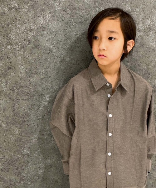 THE CASUAL(カジュアル)の「無地レギュラー バンドカラー オーバーシャツ(シャツ/ブラウス・キッズ・オフホワイト/グレー系/ネイビー系/ホワイト系/グレー系2/カーキ/チャコール/ベージュ/カーキ系/サックスブルー系1/グレー系1/ベージュ系/ネイビー系1/サックスブルー系・110cm/120cm/130cm/140cm/150cm/160cm)」の3枚目の写真