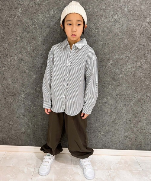 THE CASUAL(カジュアル)の「無地レギュラー バンドカラー オーバーシャツ(シャツ/ブラウス・キッズ・オフホワイト/グレー系/ネイビー系/ホワイト系/グレー系2/カーキ/チャコール/ベージュ/カーキ系/サックスブルー系1/グレー系1/ベージュ系/ネイビー系1/サックスブルー系・110cm/120cm/130cm/140cm/150cm/160cm)」の21枚目の写真