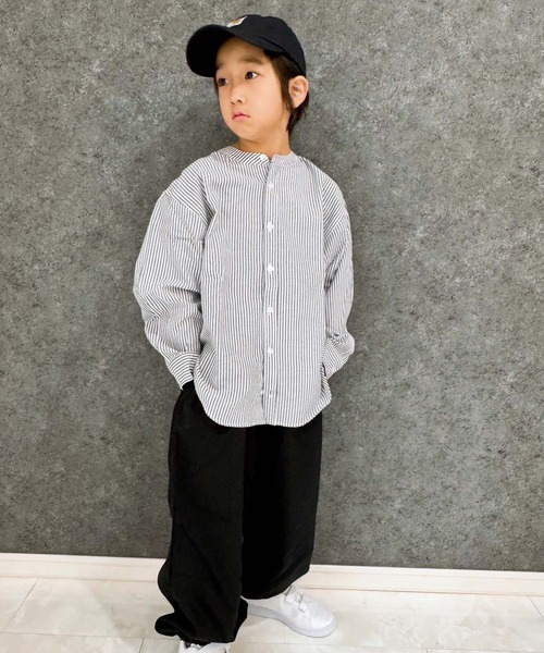 THE CASUAL(カジュアル)の「無地レギュラー バンドカラー オーバーシャツ(シャツ/ブラウス・キッズ・オフホワイト/グレー系/ネイビー系/ホワイト系/グレー系2/カーキ/チャコール/ベージュ/カーキ系/サックスブルー系1/グレー系1/ベージュ系/ネイビー系1/サックスブルー系・110cm/120cm/130cm/140cm/150cm/160cm)」の22枚目の写真