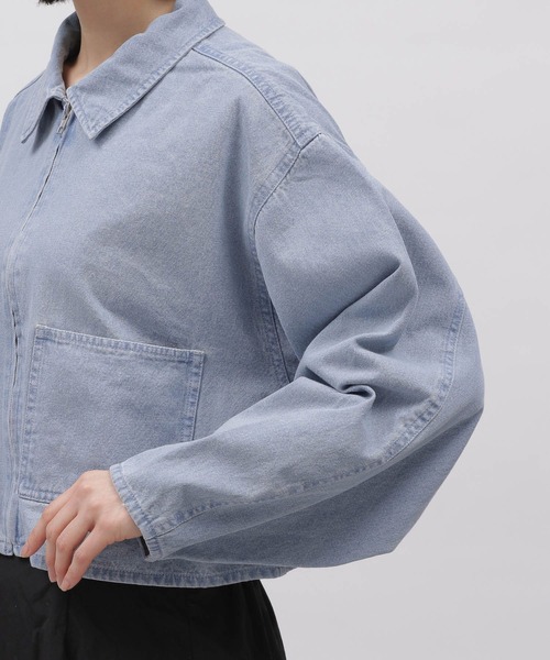 LAKOLE(ラコレ)の「デニムショートブルゾン / 102229(デニムジャケット・レディース・ライトブルー/ブルー/グレー・MEDIUM/SMALL)」の4枚目の写真