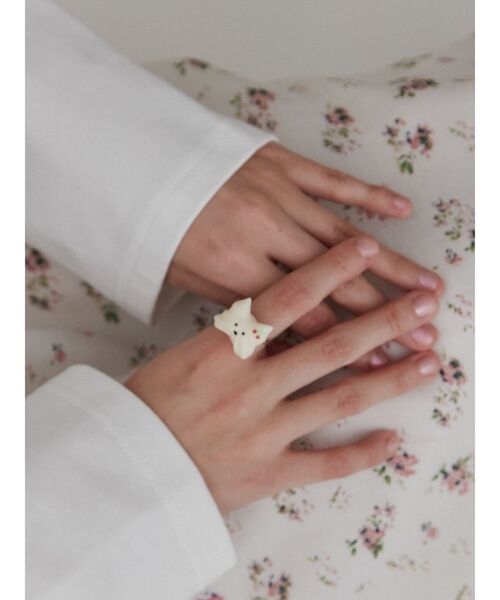 merry jenny（メリージェニー）の「【Maison terrier コラボ】メレンゲクッキーリング（リング・レディース・オフホワイト・FREE）」の5枚目の写真
