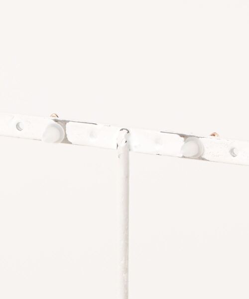 Three Four Time（ｽﾘｰﾌｫｰﾀｲﾑ）の「リボンセラミックポストピアス（ピアス（両耳用）・レディース・ピンクゴールド・FREE）」の3枚目の写真