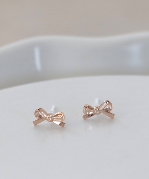 Three Four Time（ｽﾘｰﾌｫｰﾀｲﾑ）の「リボンセラミックポストピアス（ピアス（両耳用）・レディース・ピンクゴールド・FREE）」の2枚目の写真