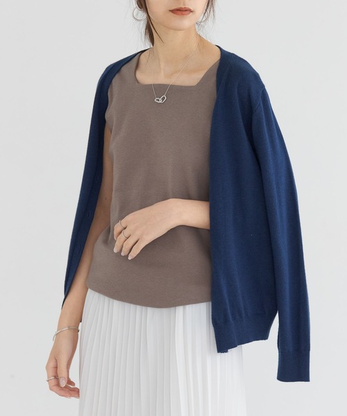 and it_（アンドイット）の「[日本製]凄く透けない大人カワイイスクエアネックタンク（タンクトップ・レディース・チャコール/ベージュ/カーキ系/ロイヤルブルー/ブルー系/パープル/ラベンダー/ライトグレー/キャメル/オフホワイト/クリーム/ブラック/チョコ/ブラウン系/カーキ/ブルーグリーン・FREE）」の7枚目の写真