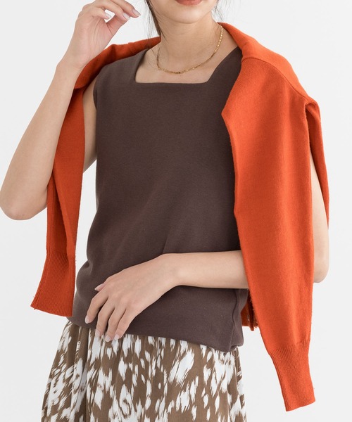 and it_（アンドイット）の「[日本製]凄く透けない大人カワイイスクエアネックタンク（タンクトップ・レディース・チャコール/ベージュ/カーキ系/ロイヤルブルー/ブルー系/パープル/ラベンダー/ライトグレー/キャメル/オフホワイト/クリーム/ブラック/チョコ/ブラウン系/カーキ/ブルーグリーン・FREE）」の6枚目の写真