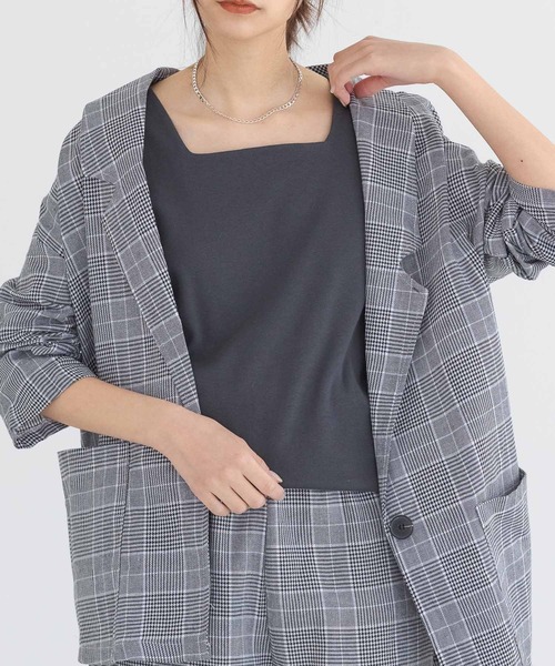 and it_（アンドイット）の「[日本製]凄く透けない大人カワイイスクエアネックタンク（タンクトップ・レディース・チャコール/ベージュ/カーキ系/ロイヤルブルー/ブルー系/パープル/ラベンダー/ライトグレー/キャメル/オフホワイト/クリーム/ブラック/チョコ/ブラウン系/カーキ/ブルーグリーン・FREE）」の5枚目の写真