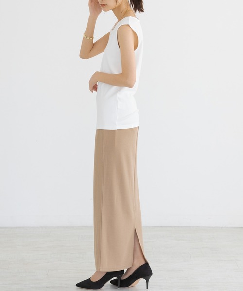 and it_（アンドイット）の「[日本製]凄く透けない大人カワイイスクエアネックタンク（タンクトップ・レディース・チャコール/ベージュ/カーキ系/ロイヤルブルー/ブルー系/パープル/ラベンダー/ライトグレー/キャメル/オフホワイト/クリーム/ブラック/チョコ/ブラウン系/カーキ/ブルーグリーン・FREE）」の18枚目の写真