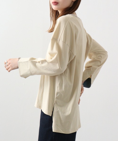 atONE(アットワン)の「atONE 袖口裏タンガリーロングTシャツ(Tシャツ/カットソー・レディース・カーキ/ブラック/ベージュ/オフホワイト・LL~3L/4L~5L/M-L)」の22枚目の写真