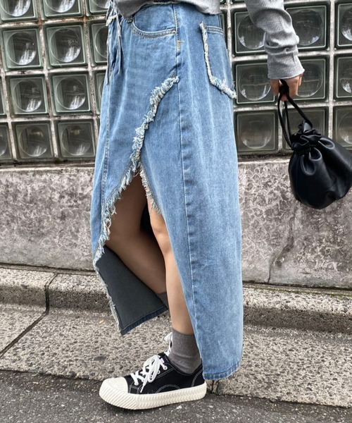 mebole(メボレ)の「slitデニムロングスカート(デニムスカート・レディース・ブルー・MEDIUM/LARGE)」の6枚目の写真