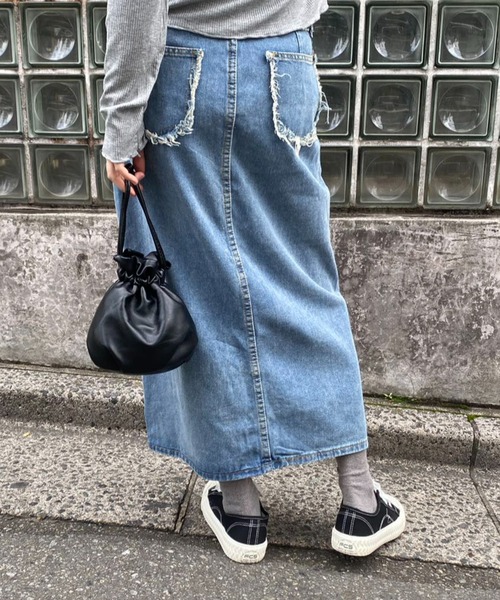 mebole(メボレ)の「slitデニムロングスカート(デニムスカート・レディース・ブルー・MEDIUM/LARGE)」の16枚目の写真