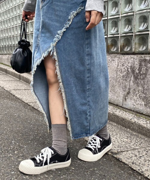 mebole(メボレ)の「slitデニムロングスカート(デニムスカート・レディース・ブルー・MEDIUM/LARGE)」の7枚目の写真