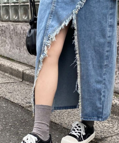 mebole(メボレ)の「slitデニムロングスカート(デニムスカート・レディース・ブルー・MEDIUM/LARGE)」の10枚目の写真