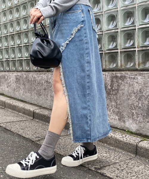 mebole(メボレ)の「slitデニムロングスカート(デニムスカート・レディース・ブルー・MEDIUM/LARGE)」の8枚目の写真