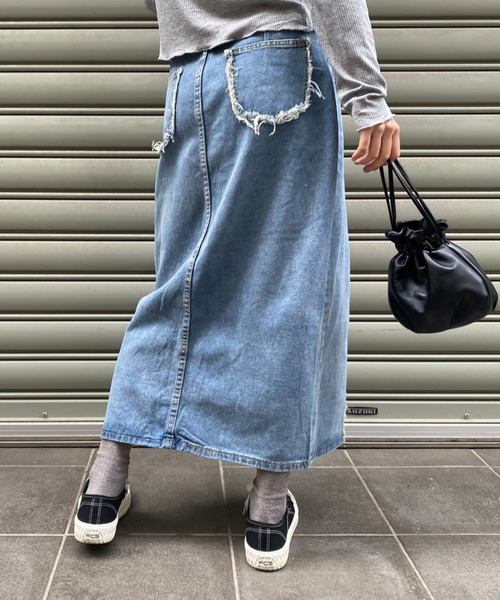 mebole(メボレ)の「slitデニムロングスカート(デニムスカート・レディース・ブルー・MEDIUM/LARGE)」の15枚目の写真
