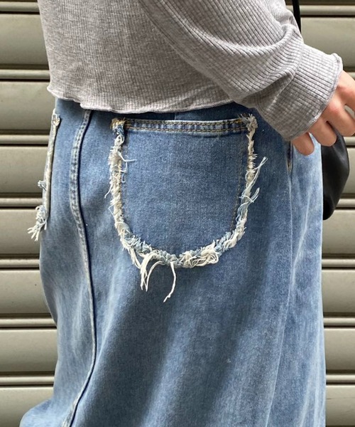 mebole(メボレ)の「slitデニムロングスカート(デニムスカート・レディース・ブルー・MEDIUM/LARGE)」の13枚目の写真