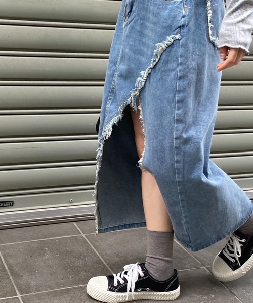 mebole(メボレ)の「slitデニムロングスカート(デニムスカート・レディース・ブルー・MEDIUM/LARGE)」の5枚目の写真