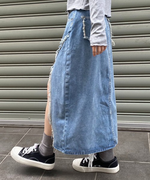 mebole(メボレ)の「slitデニムロングスカート(デニムスカート・レディース・ブルー・MEDIUM/LARGE)」の11枚目の写真
