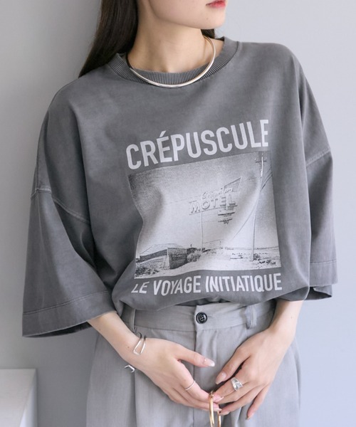 PUAL CE CIN(ピュアルセシン)の「ピグメントフォトプリントTシャツ(Tシャツ/カットソー・レディース・オフホワイト/グレー・FREE)」の1枚目の写真
