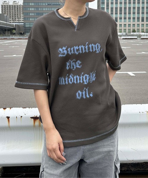 sedacle（セダクル）の「ステッチキーネックワッフルTシャツ（Tシャツ/カットソー・メンズ・マスタード/レッド/アイボリー/チャコールグレー/グレー・SMALL/MEDIUM/LARGE）」の3枚目の写真