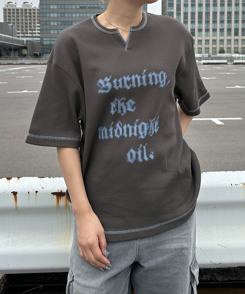 sedacle（セダクル）の「ステッチキーネックワッフルTシャツ（Tシャツ/カットソー・メンズ・マスタード/レッド/アイボリー/チャコールグレー/グレー・SMALL/MEDIUM/LARGE）」の12枚目の写真