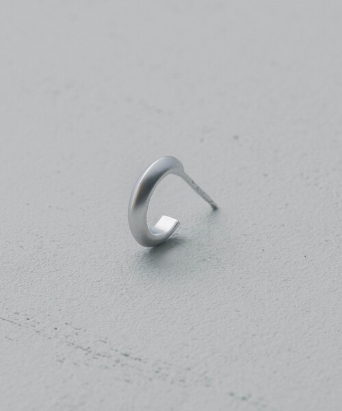 and cloud(アンドクラウド)の「Spine Hoop Pierce/Single(ピアス(片耳用)・レディース・ブラック/シルバー/イエローゴールド・FREE)」の5枚目の写真