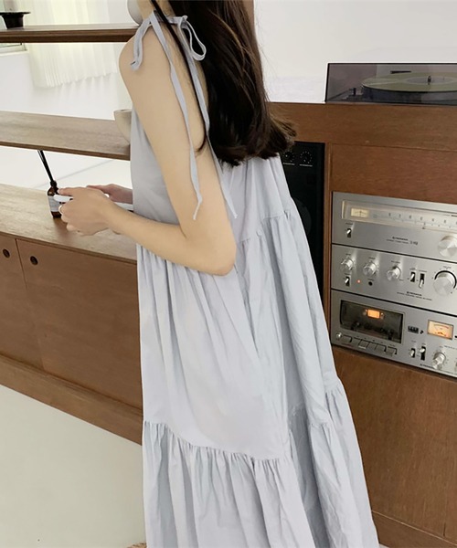 Doula Doula(ドゥーラドゥーラ)の「ティアードギャザーキャミワンピース(ワンピース・レディース・グレー/ブラック/イエロー・FREE)」の4枚目の写真