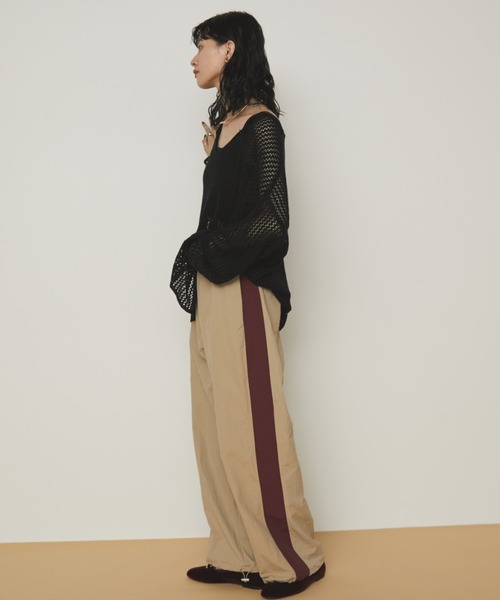 MERLOT(メルロー)の「ナイロンライントラックパンツ(その他パンツ・レディース・ベージュ/ネイビー・FREE)」の5枚目の写真