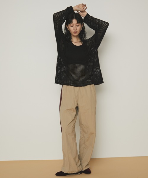 MERLOT(メルロー)の「ナイロンライントラックパンツ(その他パンツ・レディース・ベージュ/ネイビー・FREE)」の10枚目の写真