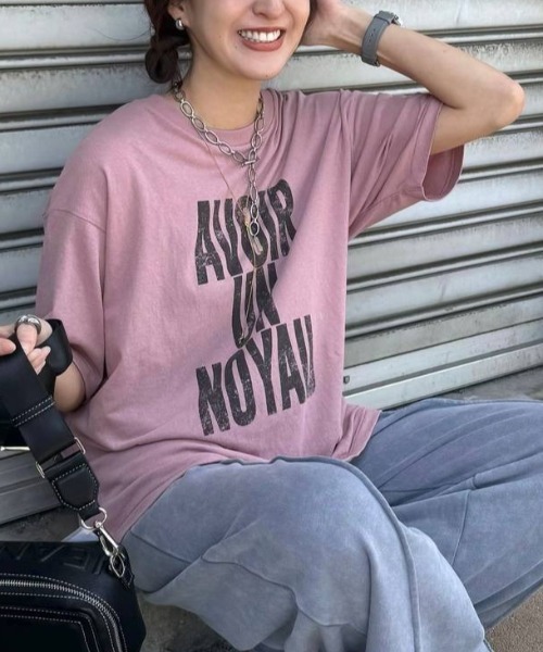 JEANASIS（ジーナシス）の「STACKロゴプリントTEE/131672（Tシャツ/カットソー・レディース・ブラック/チャコールグレー/ホワイト/ピンク・FREE）」の4枚目の写真