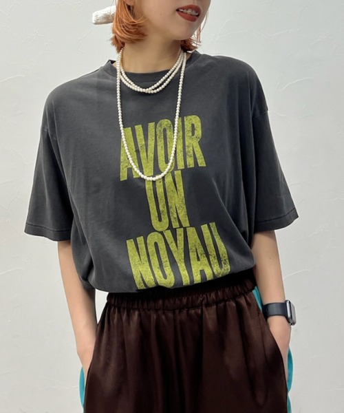 JEANASIS（ジーナシス）の「STACKロゴプリントTEE/131672（Tシャツ/カットソー・レディース・ブラック/チャコールグレー/ホワイト/ピンク・FREE）」の3枚目の写真