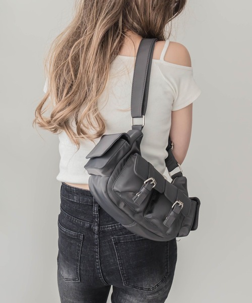 WEGO(ウィゴー)の「WEGO/金具デザインポケットショルダー(ショルダーバッグ・レディース・ブラック/ブラック系その他/グレー/レッド/ブルー系1/ブラウン・FREE)」の10枚目の写真