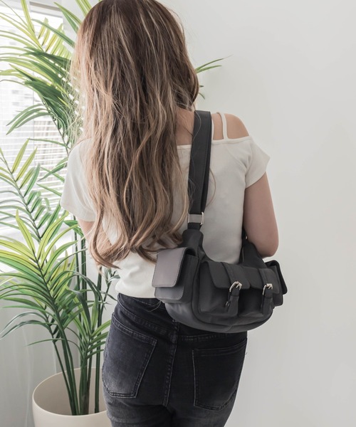 WEGO(ウィゴー)の「WEGO/金具デザインポケットショルダー(ショルダーバッグ・レディース・ブラック/ブラック系その他/グレー/レッド/ブルー系1/ブラウン・FREE)」の11枚目の写真