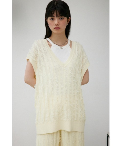 AZUL by moussy(アズールバイマウジー)の「シアーフリンジニットベスト(ベスト・レディース・アイボリー/ブラック/グレー・FREE)」の22枚目の写真