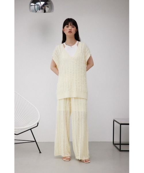 AZUL by moussy(アズールバイマウジー)の「シアーフリンジニットベスト(ベスト・レディース・アイボリー/ブラック/グレー・FREE)」の21枚目の写真