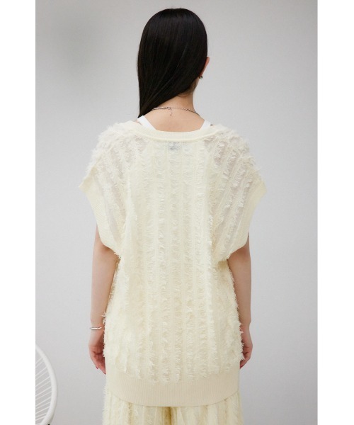 AZUL by moussy(アズールバイマウジー)の「シアーフリンジニットベスト(ベスト・レディース・アイボリー/ブラック/グレー・FREE)」の18枚目の写真