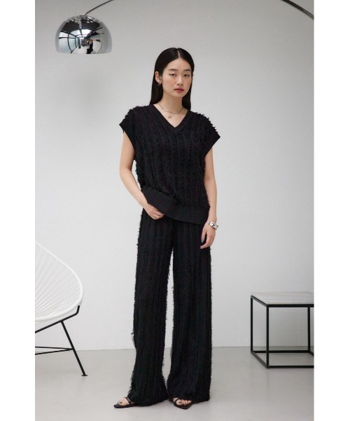 AZUL by moussy(アズールバイマウジー)の「シアーフリンジニットベスト(ベスト・レディース・アイボリー/ブラック/グレー・FREE)」の11枚目の写真