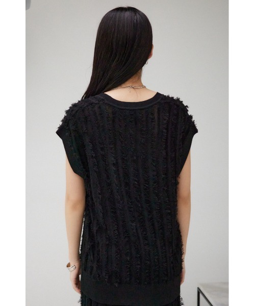 AZUL by moussy(アズールバイマウジー)の「シアーフリンジニットベスト(ベスト・レディース・アイボリー/ブラック/グレー・FREE)」の8枚目の写真