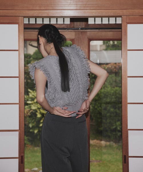 hellam（へラム）の「編地切り替えフリンジニットベスト（ベスト・レディース・アイボリー/ブラック/杢グレー・FREE）」の4枚目の写真