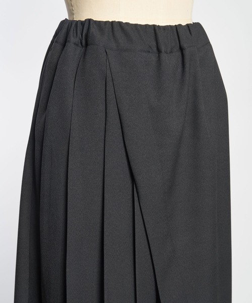 gomme（ゴム）の「ウォームＰツイル　Ｒタックパンツ（その他パンツ・レディース・ブラック/ブルー・MEDIUM）」の14枚目の写真