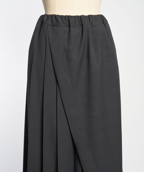 gomme（ゴム）の「ウォームＰツイル　Ｒタックパンツ（その他パンツ・レディース・ブラック/ブルー・MEDIUM）」の15枚目の写真