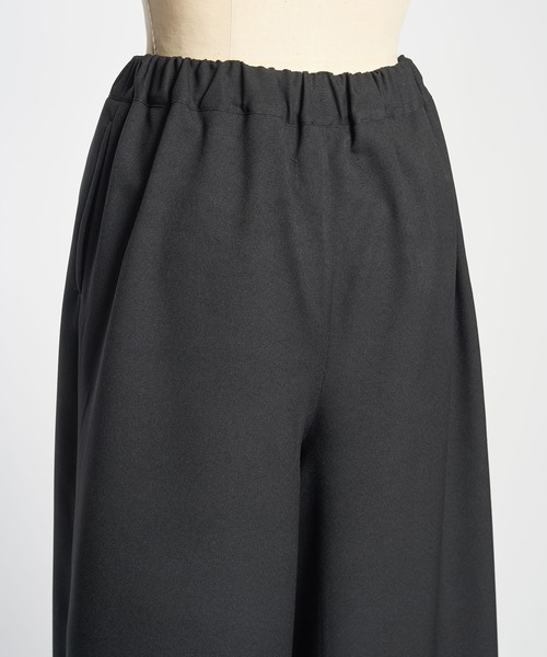 gomme（ゴム）の「ウォームＰツイル　Ｒタックパンツ（その他パンツ・レディース・ブラック/ブルー・MEDIUM）」の20枚目の写真